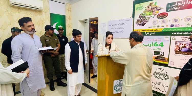 ڈپٹی کمشنر کی اوپن ڈور پالیسی، شہریوں کے مسائل حل کرنے کی ہدایت