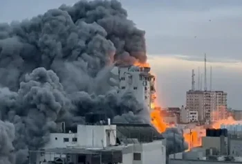 غزہ میں اسرائیلی حملوں میں 63 فلسطینی شہید، تل ابیب میں مظاہرے زور پکڑ گئے