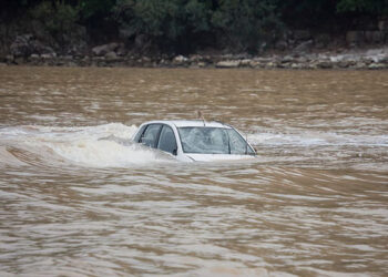 گوگل میپ کو فالو کرتے ہوئے ایک فیملی دریا میں بہہ گئی، 4 افراد ہلاک