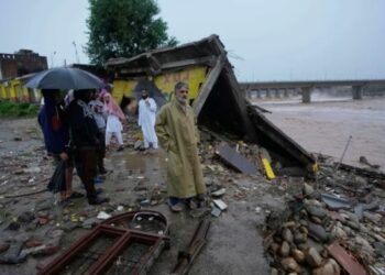 مقبوضہ کشمیر میں شدید بارشوں سے سیلاب، بارش کا 50 سالہ ریکارڈ ٹوٹ گیا