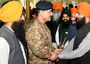 فیلڈ مارشل کا سیلاب زدہ علاقوں کا دورہ، متاثرین کو ہر ممکن تعاون کی یقین دہانی