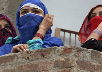 کے پی: خواتین کے ساتھ ہراسانی واقعات کی روک تھام کیلئے پنک بٹن نصب کرنے کا فیصلہ