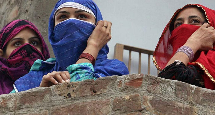 کے پی: خواتین کے ساتھ ہراسانی واقعات کی روک تھام کیلئے پنک بٹن نصب کرنے کا فیصلہ