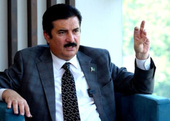 گنڈاپور اسلام آباد کی تابعداری چھوڑیں گے تو اگلے ہی دن عدم اعتماد آجائیگی: گونر کے پی