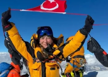 گل نور تمبت کے ٹو سر کرنیوالی پہلی ترک خاتون بن گئیں