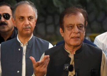 جی ایچ کیو حملہ کیس: عمرایوب اور شبلی فراز سمیت 14 ملزمان کے ناقابل ضمانت وارنٹ جاری