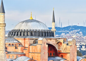 ترکیہ: تاریخی آیا صوفیہ مسجد میں آگ لگانے کی کوشش ناکام بنادی گئی