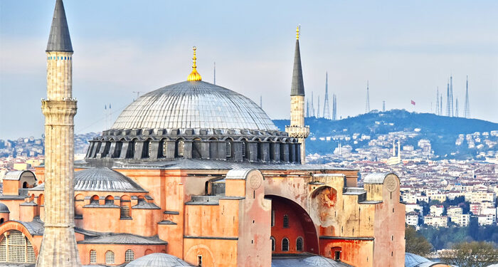 ترکیہ: تاریخی آیا صوفیہ مسجد میں آگ لگانے کی کوشش ناکام بنادی گئی