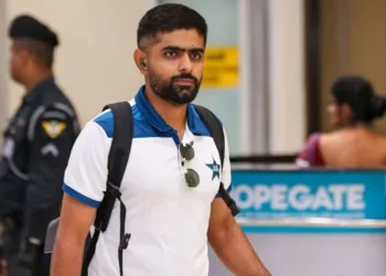 قومی کرکٹر بابر اعظم امریکا سے وطن واپس پہنچ گئے