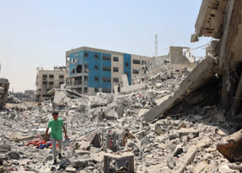 غزہ پر اسرائیل کے حملے جاری، امداد کے منتظر 10 افراد سمیت مزید 54 فلسطینی شہید