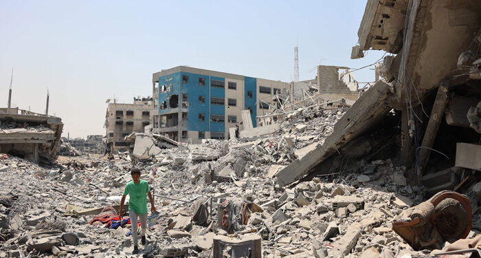 غزہ پر اسرائیل کے حملے جاری، امداد کے منتظر 10 افراد سمیت مزید 54 فلسطینی شہید