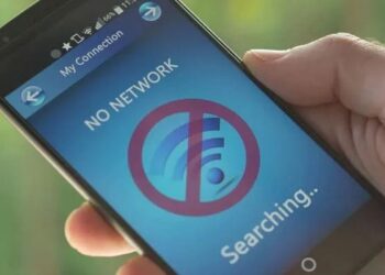 کراچی میں جاری موسلادھار بارش کے باعث انٹرنیٹ اور موبائل سروس متاثر