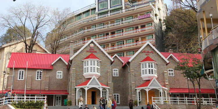 یومِ آزادی کے موقع پر مری میں دفعہ 144 نافذ، مال روڈ صرف فیملیز کے لیے مختص