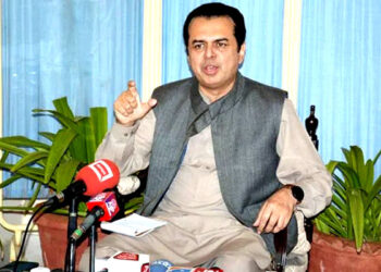 آرمی چیف کے امریکی دوروں کے پھل نظر آرہے ہیں: طلال چوہدری