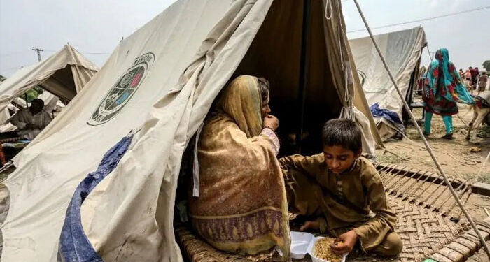 ملتان: فلڈ ریلیف کیمپس میں واش روم کی عدم سہولیات، خواتین شدید مشکلات کا شکار