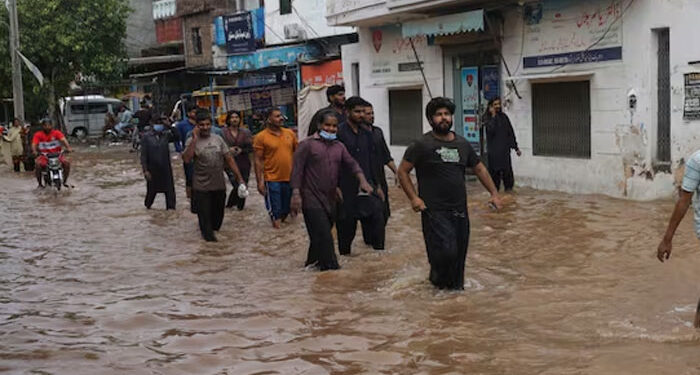 مقبوضہ کشمیر اور بھارتی پنجاب میں موسلادھار بارشوں سے تباہی، درجنوں ہلاکتیں