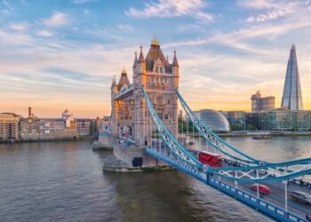 برطانیہ کا گلوبل ٹیلنٹ ویزا فیس ختم کرنے پر غور، عالمی ماہرین کو راغب کرنے کی کوشش