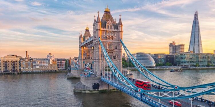 برطانیہ کا گلوبل ٹیلنٹ ویزا فیس ختم کرنے پر غور، عالمی ماہرین کو راغب کرنے کی کوشش