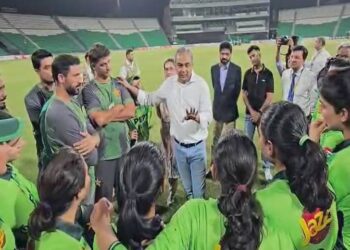 محسن نقوی کی قذافی سٹیڈیم آمد، ون ڈے سیریز جیتنے پر جنوبی افریقہ کی کپتان کو ٹرافی دی گئی