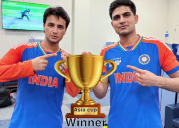 اصل ٹرافی سے محروم بھارتی کھلاڑی فرضی تصویر پوسٹ کرکے دل بہلانے لگے