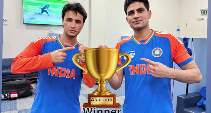 اصل ٹرافی سے محروم بھارتی کھلاڑی فرضی تصویر پوسٹ کرکے دل بہلانے لگے