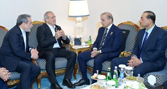 وزیراعظم کی ایرانی صدر سے ملاقات، امت مسلمہ کے اتحاد پر زور