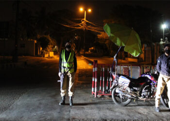 کراچی: کریم آباد میں ڈاکو سنار سے ایک کروڑ 20 لاکھ روپے لوٹ کر فرار