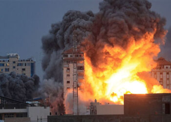 اسرائیلی فوج کی غزہ پر سفاک بمباری، ایک دن میں 83 فلسطینی شہید، مجموعی تعداد 65 ہزار سے تجاوز