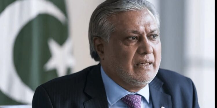 نائب وزیراعظم اور وزیرخارجہ اسحاق ڈار نیویارک پہنچ گئے