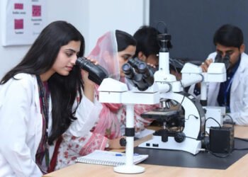 پنجاب: میڈیکل کالجز کیلئے داخلہ پالیسی منظور، ایم ڈی کیٹ ٹیسٹ پاس کرنا لازمی قرار