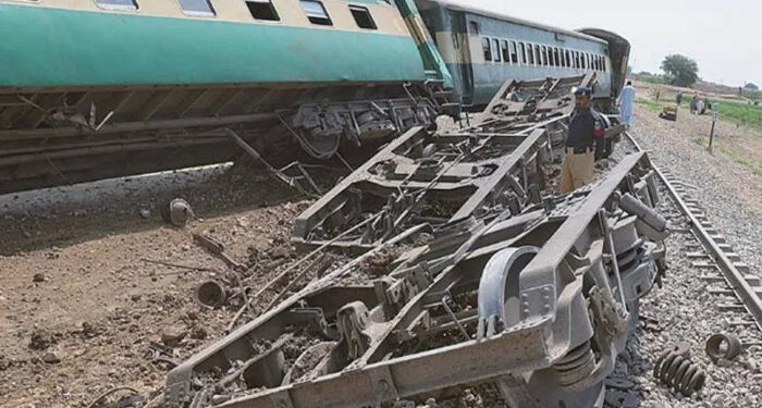 دشت: دھماکے سے متاثرہ ریلوے ٹریک کلیئر نہ ہوسکا، ٹرین آپریشن آج بھی بند