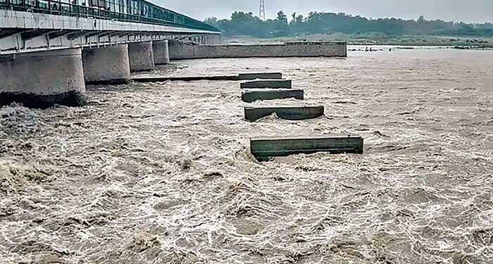 دریائے چناب میں انتہائی اونچے درجے کا سیلاب