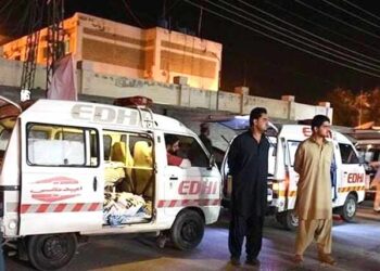 کراچی میں ٹریفک حادثات: نوجوان سمیت 2 افراد جاں بحق، 2 شدید زخمی