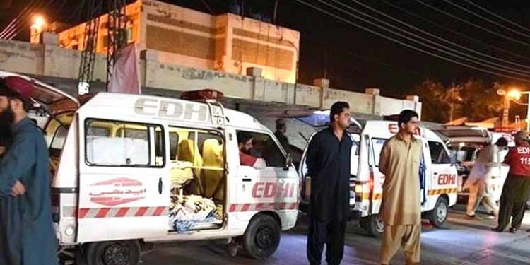 کراچی میں ٹریفک حادثات: نوجوان سمیت 2 افراد جاں بحق، 2 شدید زخمی