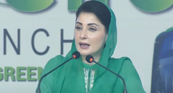 شہباز شریف کو سعودی جہازوں نے سلامی دی، ایک وزیراعظم کو الٹی سیدھی حرکتوں پر جہاز سے اتارا گیا: مریم