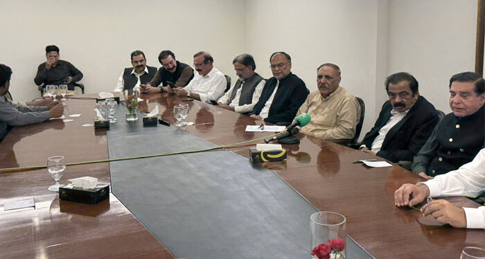 حکومت اور عوامی ایکشن کمیٹی کے مذاکرات کامیاب، معاہدے پر دستخط ہوگئے