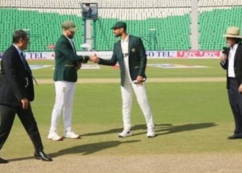 پاکستان کا جنوبی افریقہ کے خلاف پہلے ٹیسٹ میچ میں ٹاس جیت کر بیٹنگ کا فیصلہ
