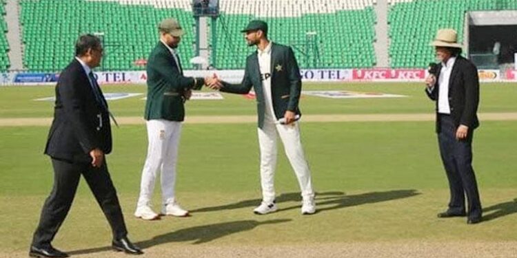 پاکستان کا جنوبی افریقہ کے خلاف پہلے ٹیسٹ میچ میں ٹاس جیت کر بیٹنگ کا فیصلہ