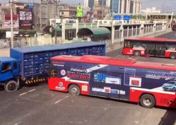 لاہور میں اندرون شہر اور داخلی و خارجی راستے بند ہونے سے شدید مشکلات، میٹرو بھی بند