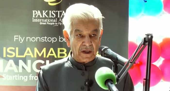 خواجہ آصف نے قومی ائیر لائن کے برطانیہ فلائٹ آپریشن کی بحالی کا افتتاح کردیا، پہلی پرواز آج مانچسٹر روانہ ہوگی