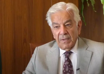 اگر مذاکرات سے معاملات طے نہیں پاتے تو پھر افغانستان کیساتھ ہماری کھلی جنگ ہے: وزیر دفاع