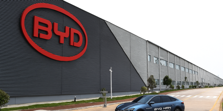 چینی کمپنی BYD کی برطانیہ میں الیکٹرک گاڑیوں کی فروخت میں 880 فیصد اضافہ