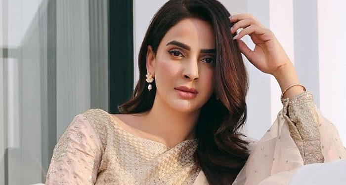 ذہنی دباؤ کی وجہ سے دل کا معمولی دورہ پڑا، انجیوگرافی کرانی پڑی: صبا قمر کا انکشاف