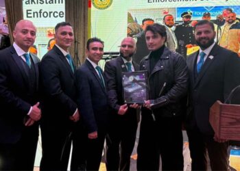 علی ظفر کو پاکستانی امریکن لاء انفورسمنٹ سوسائٹی نے "کلچرل آئیکون ایوارڈ” سے نواز دیا
