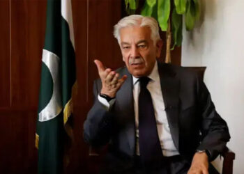 چوروں کی طرح داخل ہونے والے پناہ گزین نہیں دہشت گرد ہیں، خواجہ آصف کا افغان وفد کے بیان پر رد عمل