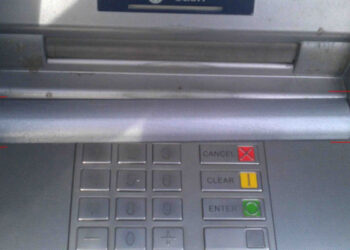 اے ٹی ایم فراڈ سے خبردار، سائبر کرمنلز شہریوں کو کیسے پھنساتے ہیں؟