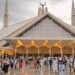 اسلام آباد ہائی کورٹ نے فیصل مسجد میں نامناسب لباس میں داخلے اور ویڈیوز بنانے پر پابندی کی درخواست پر نوٹسز جاری کر دیے