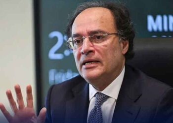 حکومت ٹیکس نظام کے بنیادی ڈھانچے کو مکمل طور پر ڈیجیٹل بنانے کے لیے پرعزم ہے، وزیرِ خزانہ