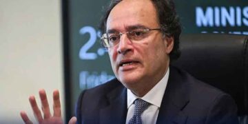 حکومت ٹیکس نظام کے بنیادی ڈھانچے کو مکمل طور پر ڈیجیٹل بنانے کے لیے پرعزم ہے، وزیرِ خزانہ