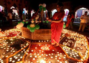 پاکستان سمیت دنیا بھر میں ہندو برادری آج دیوالی کا تہوار منا رہی ہے